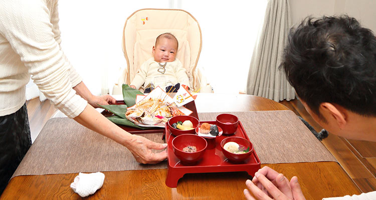 お宮参りとお食い初めを同じ日にお祝いするなら １日の流れとポイントを解説